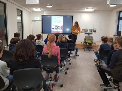 Besuch Nicola Huppertz 1 Autorenlesung © Grundschule Stelingen